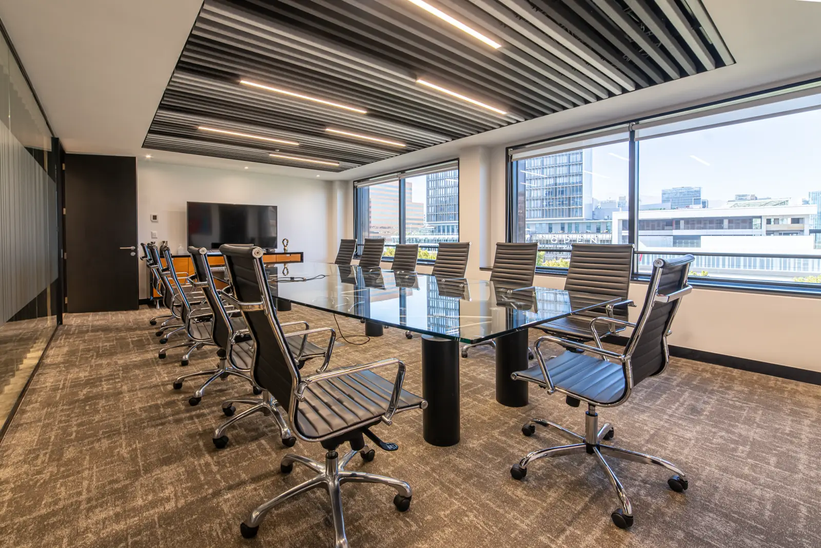 Meeting room at the ELTON Abogados offices in Vitacura, Santiago